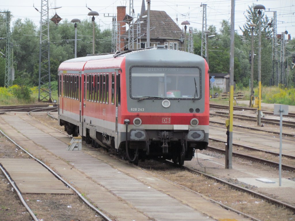 628 243 abgestellt im Ehemaligen G�terbahnhof von Schwerin  am 12.09.2012