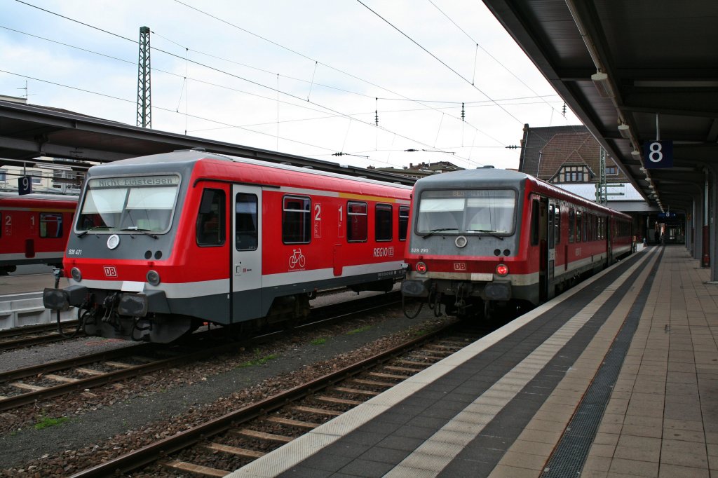 628 290 aus Bensheim und 928 421 abgestellt am 22.05.13 in Worms Hbf.