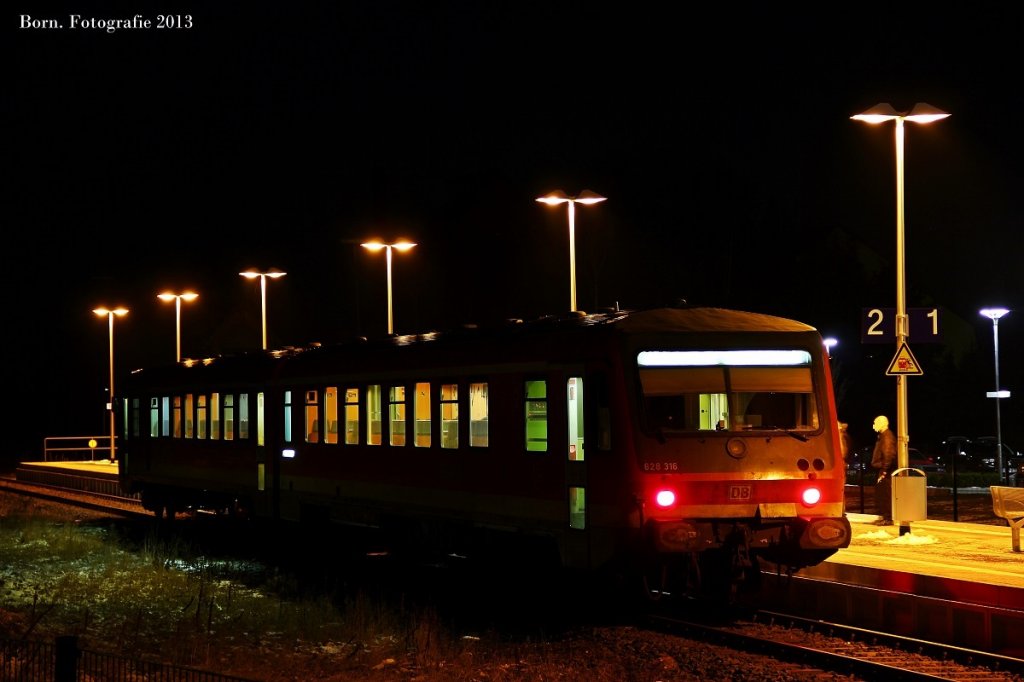 628 316 in Volkmarsen als RE 23033 von Kassel Wilhelmshhe nach Korbach Sd. 22.03.2013 