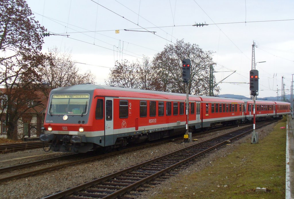 628 404 und 628 696 sind am 01.12.2011 als RB von Neustadt in Kaiserslautern 