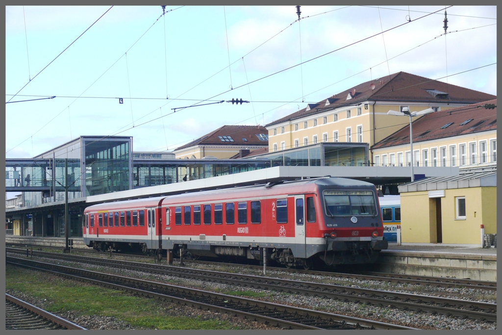 628 409/928 409 treffen in Regensburg ein. (26.10.2010)
