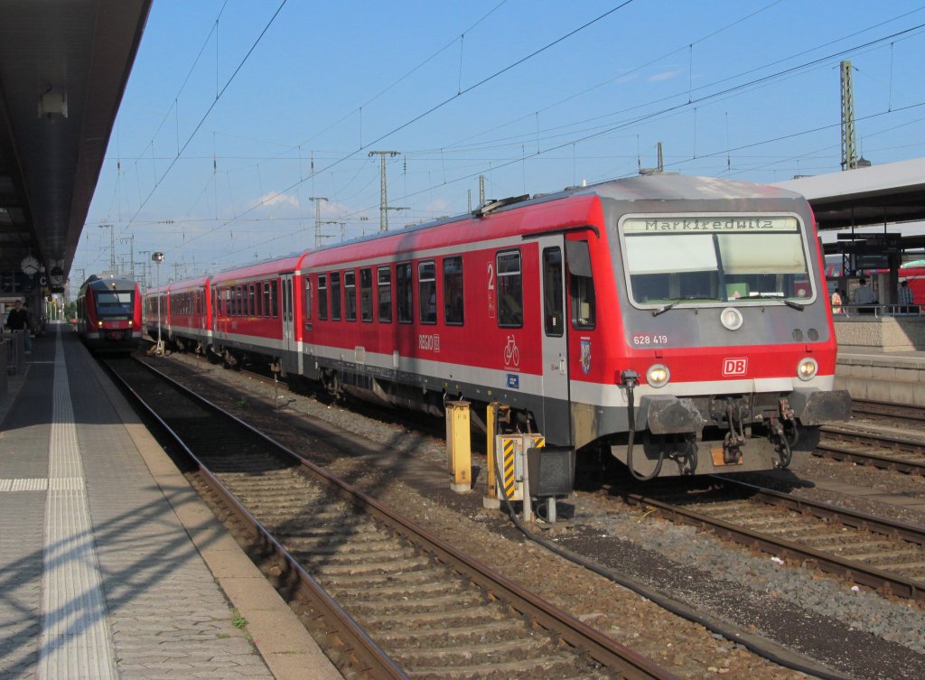 628 419  Thermalbadexpress  und ein weiterer VT 628 rangieren am 03. August 2012 im N�rnberger Hbf.