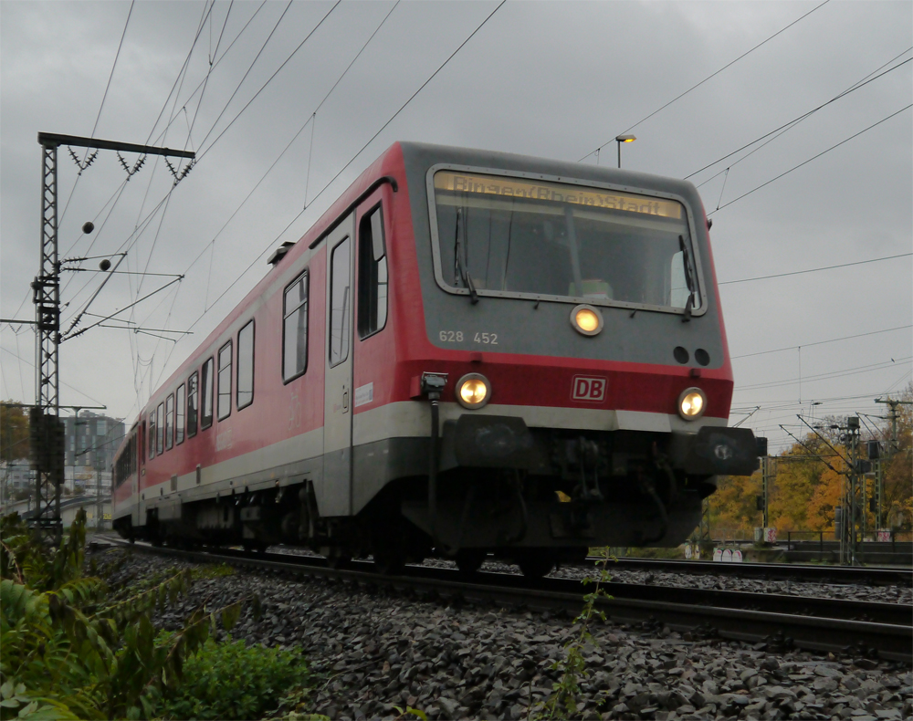 628 452-5 auf dem Weg von Mannheim Hbf nach Bingen (Rhein) Stadt. (11.11.2012)