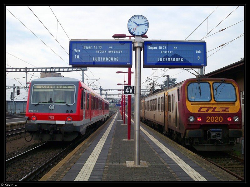 628 456 (RE 5216) neben CFL-Triebwagen 2020 (RB 4936) in Wasserbillig. Aufgenommen 21.11.2009