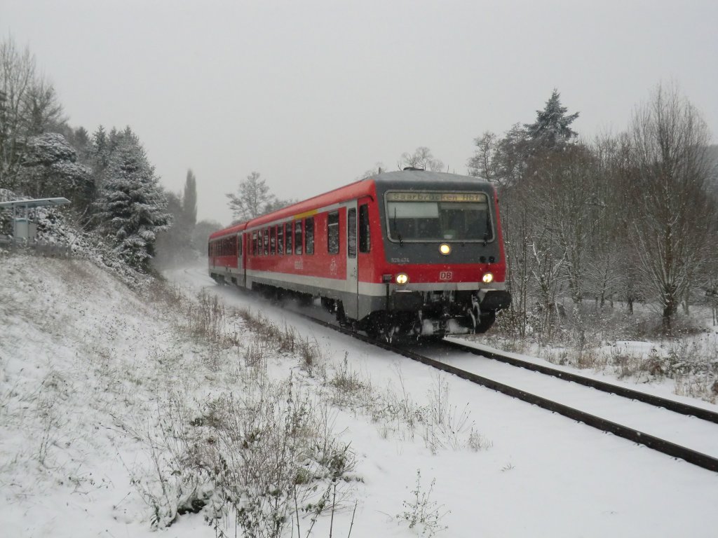 628-474 f�hrt am 29.11.10 als RB 23174 Lebach-Jabach - Saarbr�cken Hbf bei Eppelborn durch die verschneite Landschaft.
 
