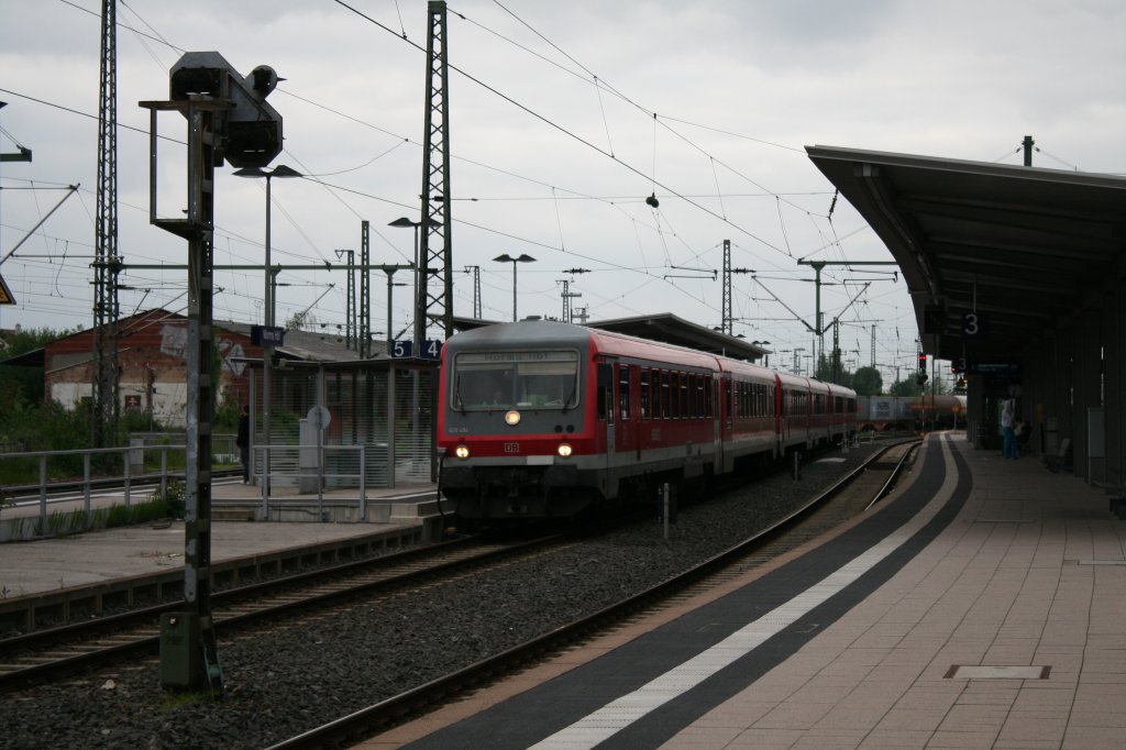 628 484 als RB nach Worms Hbf kurz nach der Ankunft im Zielbahnhof. Die drei Triebwagen werden gleich als Lr Richtung Mannheim abfahren.