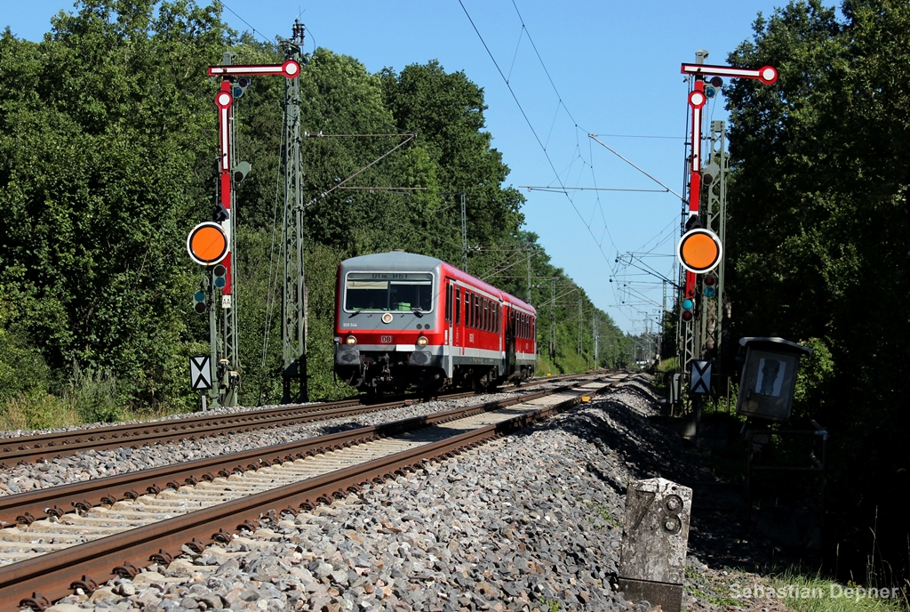 628 544 passierte am 1.8.13 die Einfahrsignale von Goldshfe auf der Riesbahn/Jagstbahn