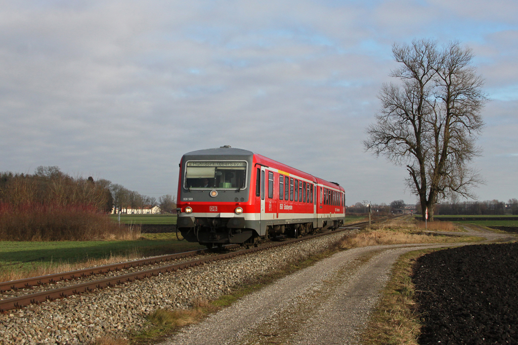 628 569 als RB 27160 am 27.12.2011 bei Alttting.