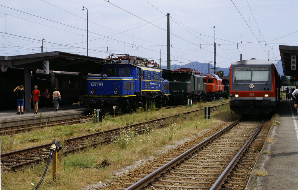 628-570 als Regionalzug nach Landshut in Freilassing - Mitte Juli 2010 kHds