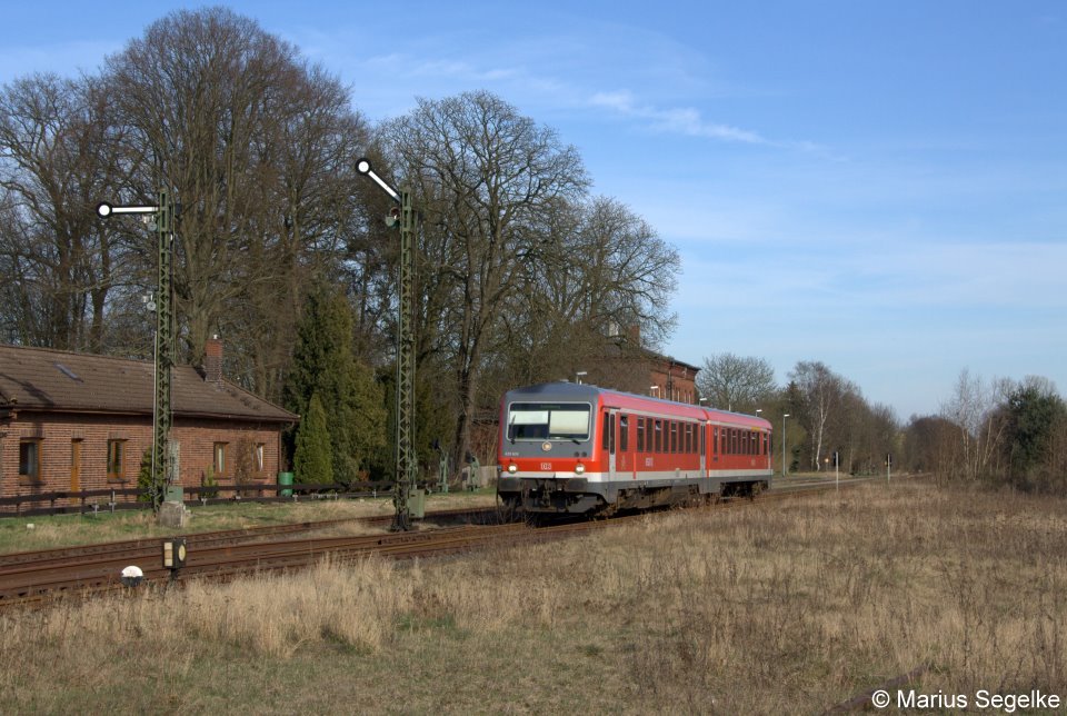 628 606 verlsst als RB 14540 von Dannenberg Ost nach Lneburg Westseite den Bahnhof von Dahlenburg an der Elbe. Aufgenommen am 24.03.2012