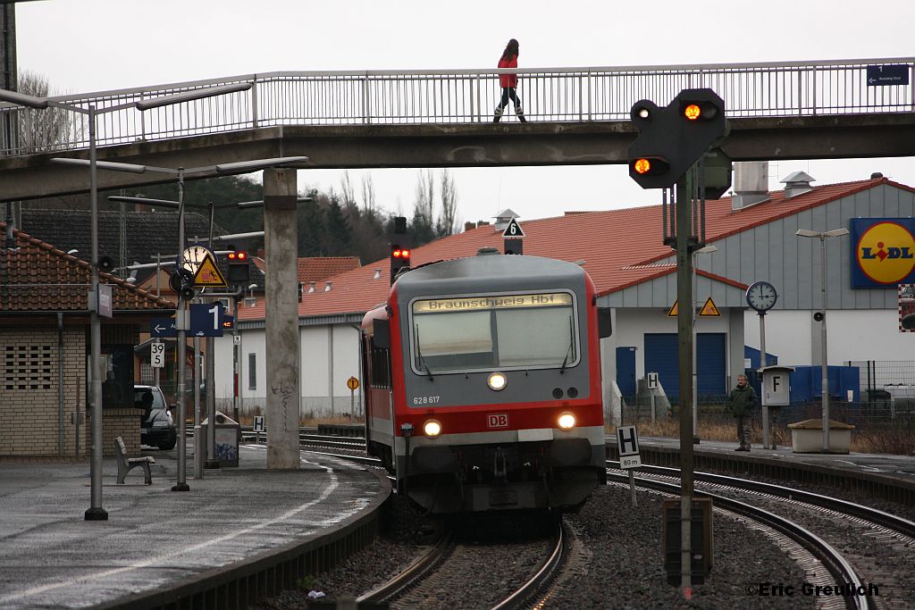 628 617 mit einer RB nach Braunschweig in Vienenburg am 21.01.2012.