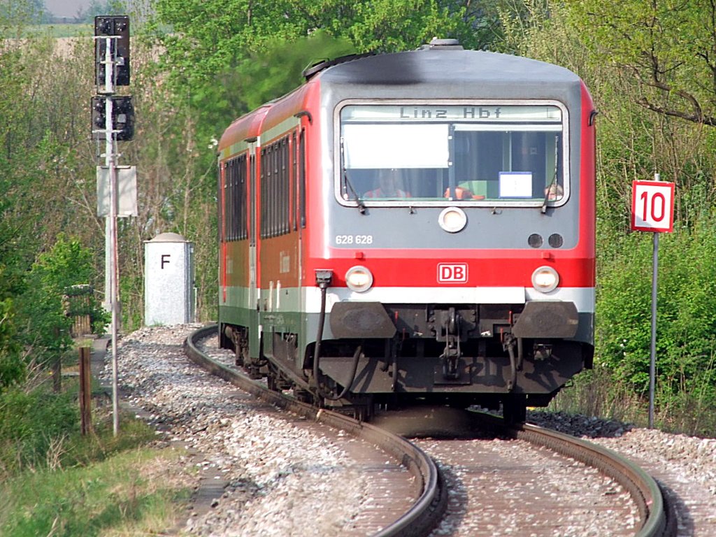 628-628(Stadt-Simbach) als REX5993 mit Zugziel Linz/Donau;110424
