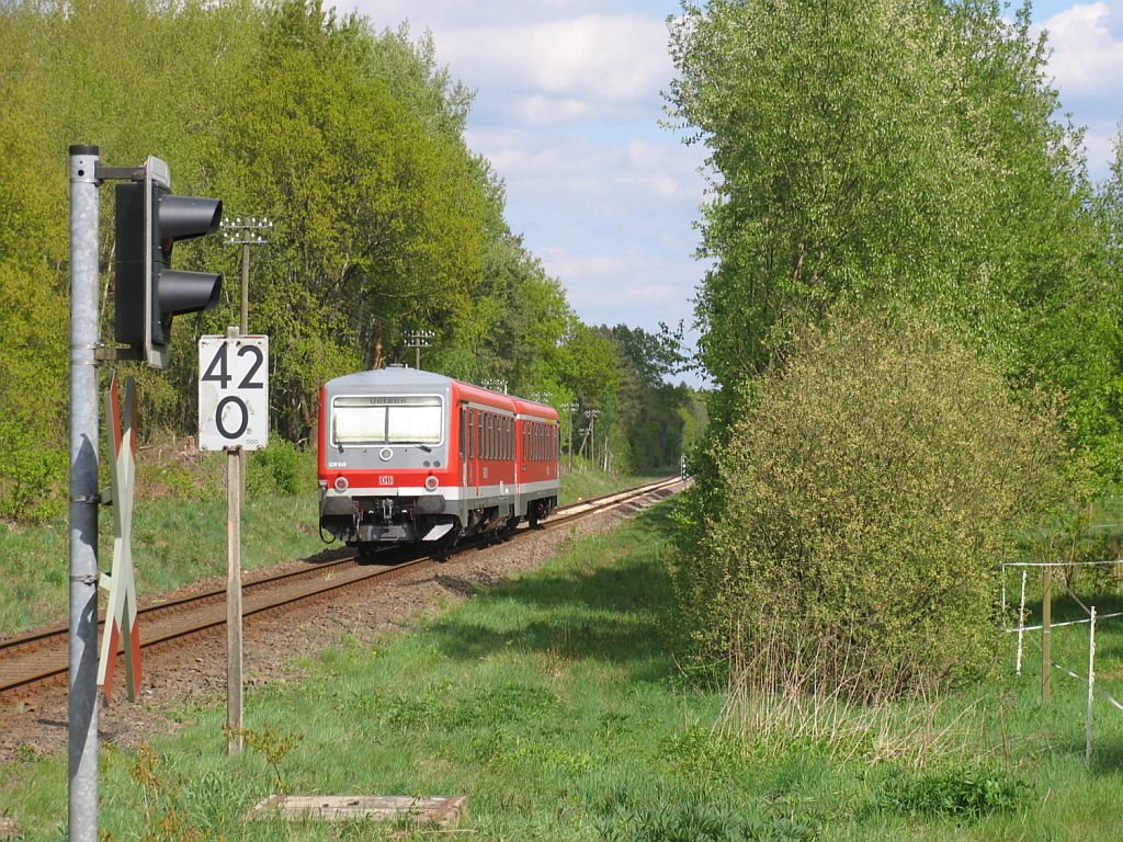628 645/928 645 mit RB 14653 Bennemhlen-Uelzen bei Htzingen am 3-5-2011.