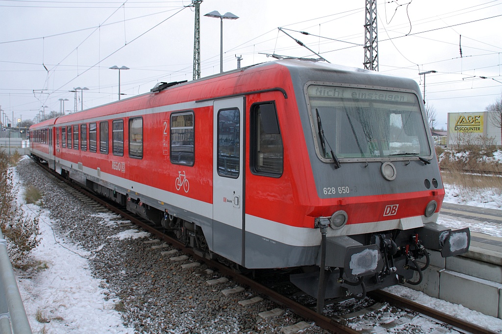 628 650 abgestellt am 12.12.2010 im Bhf Angerm�nde