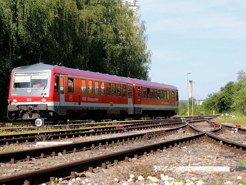 628 653 erreicht als REX5967 am Weg nach Linz/Hbf. den Zwischenhalt Ried im Innkreis; 120520