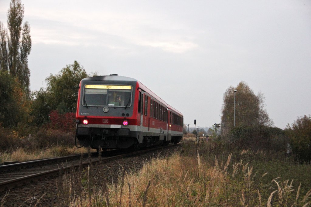 628 656 als RE6 nach L�beck Hbf am 30.10.2011 in Neubrandenburg.