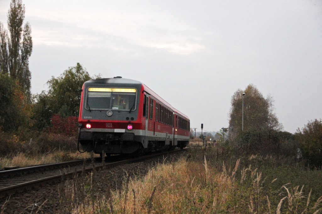 628 656 als RE6 nach Lbeck Hbf am 30.10.2011 in Neubrandenburg.