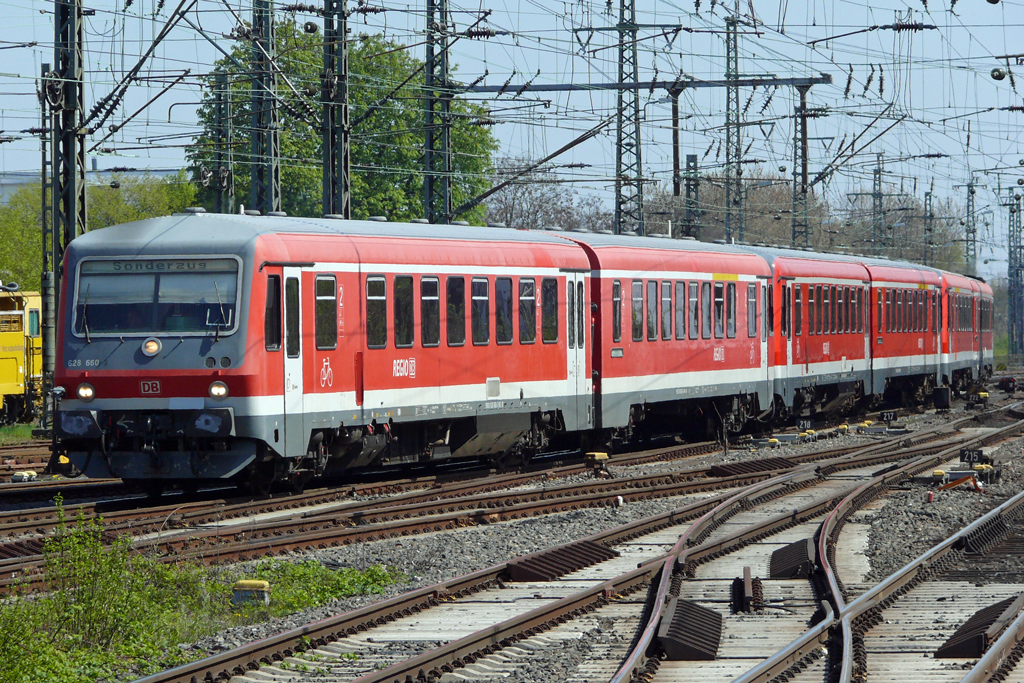 628 660-3 bei der Durchfahrt in Dortmund 18.4.2010