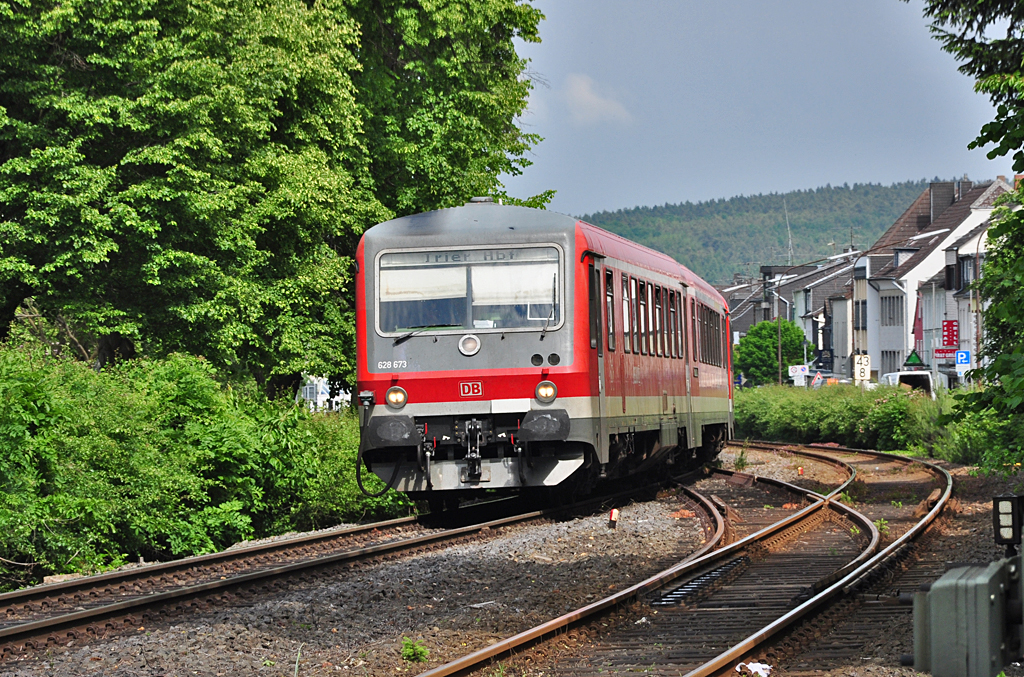 628 673  Eifel-Mosel-Express , von Kln-Deutz nach Trier, kurz vor Einfahrt in den Bf Mechernich - 09.06.2010