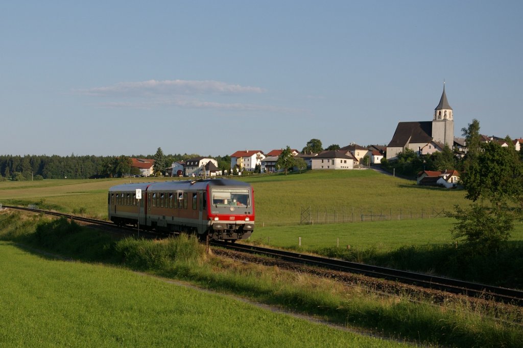 628 678 als REX 5992 nach Mhldorf (Obb) am 06.06.2010 bei Neuratting an der Strecke Ried im Innkreis-Braunau.