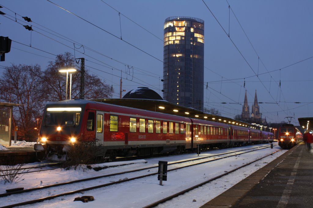 628 681 kam soeben als RE 12 aus Trier im Endbahnhof Kln Messe an,
und wartet auf Signal Sh 1 zur einfahrt ins Werk Deutzerfeld