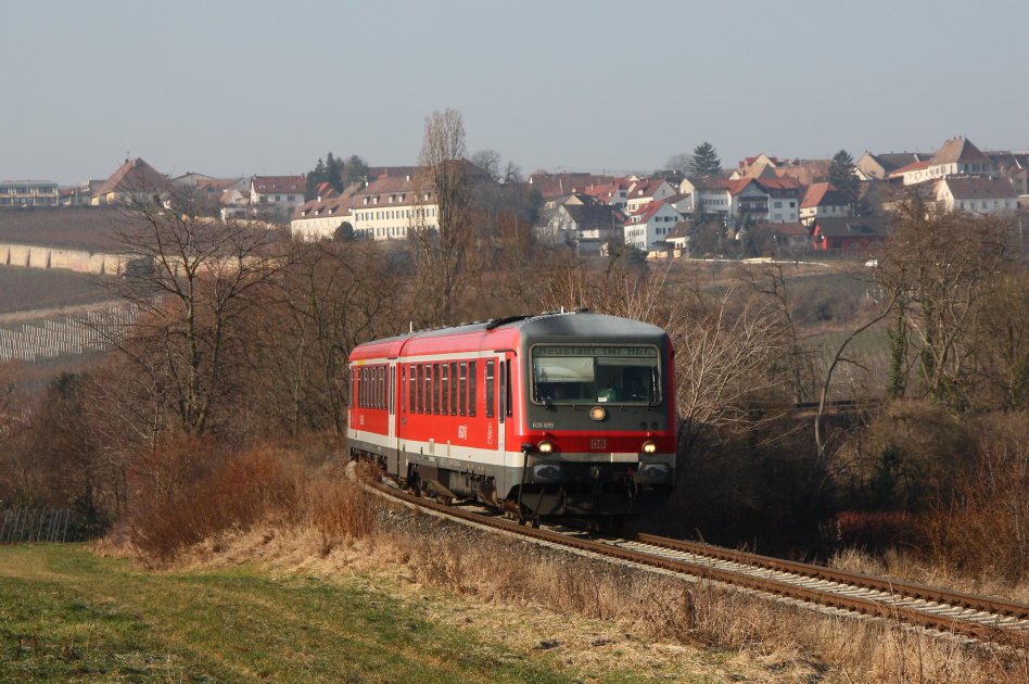 628 699 als RB von Gr�nstadt nach Neustadt/Weinstr.Aufgenommen am 20.01.11 bei Freinsheim.