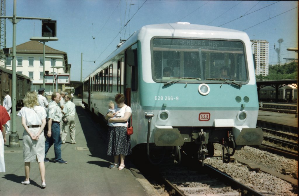 628 bei seiner Prsentation im Sommer 1988 in Kaiserslautern Hbf