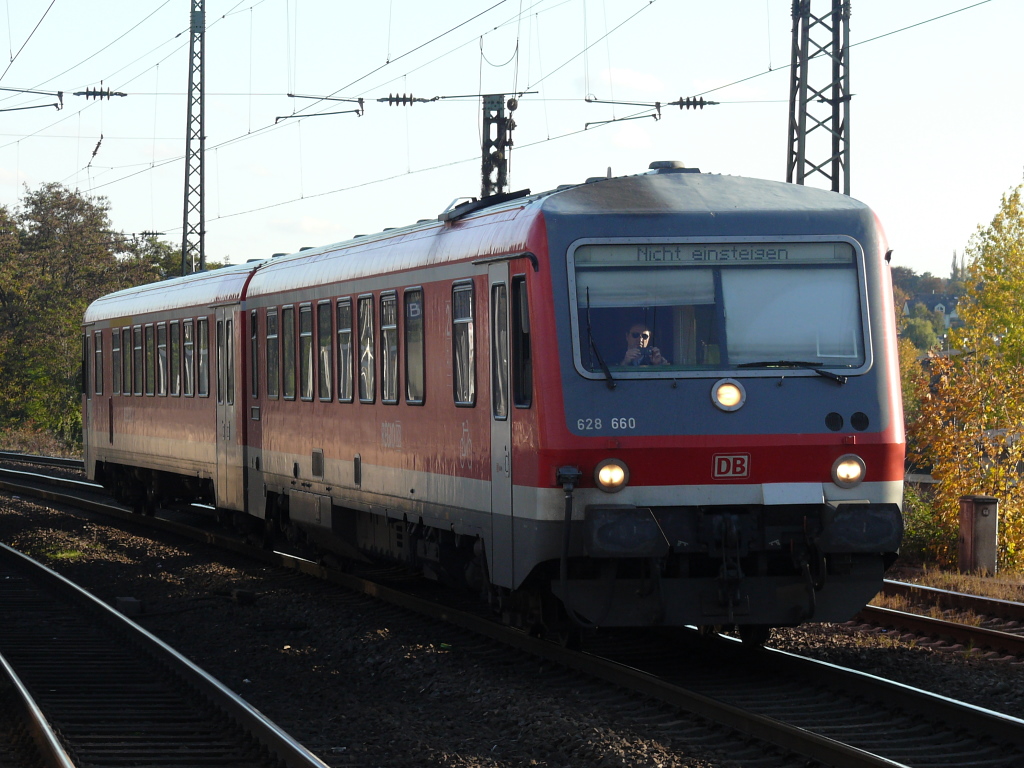 628/928 660 auf einer Dienstreise, wo meine Aktivitten bildlich festgehalten wurden. Witten Hbf. 26.10.2011.