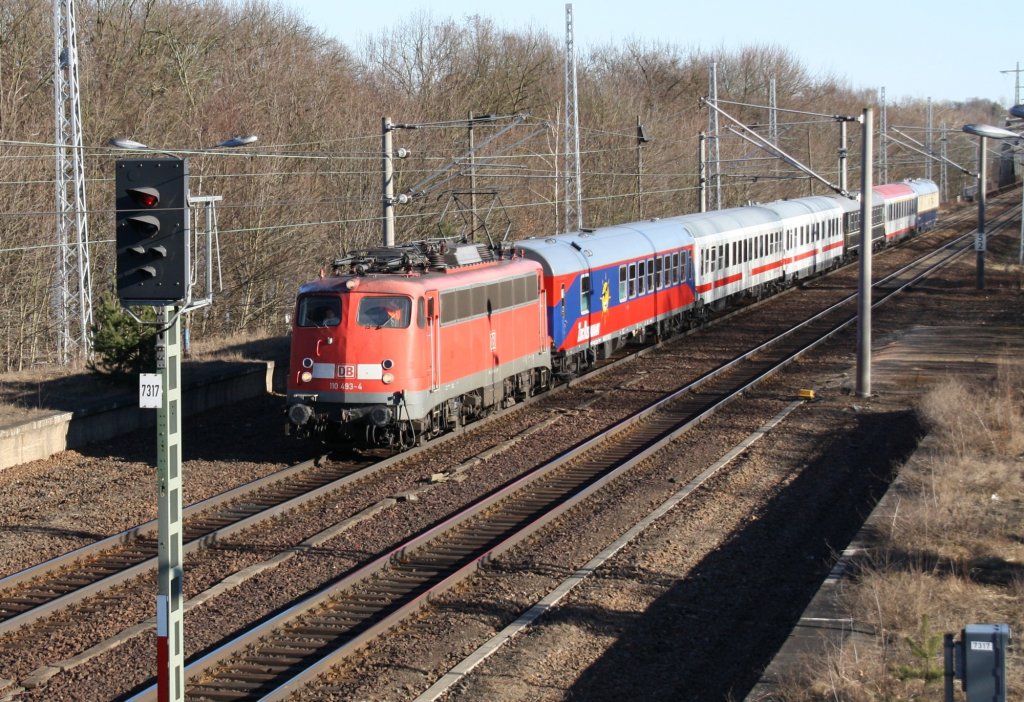 6.3.11 Potsdam Pirschheide 110 493 - 4 Richtung Werder mit einem Charterzug. Mit dabei ÖBB Erlebnis und Konferenzwagen