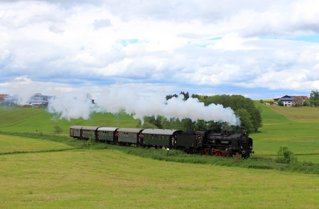 638 1301 mit einem Sonderzug von Bad Endorf nach Obing am 20. Mai 2013 zwischen Amerang und Pittenhart.