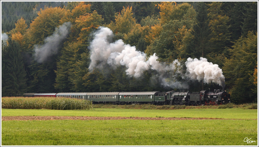 638.1301 + 18 478 (bay. S3-6) fahren mit SR 17593 von M�hldorf nach Ampflwang, zum grossen �GEG Jubil�umsfest  175 Jahre Eisenbahn in �sterreich 
Gsteinedt 29.9.2012