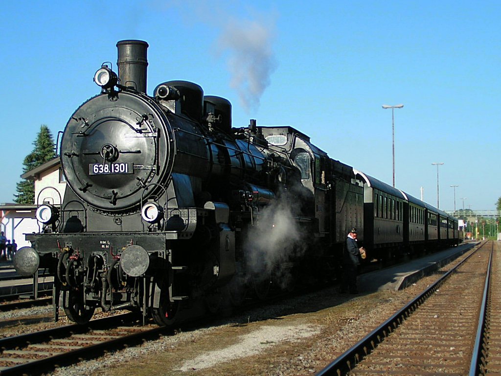 638.1301 kurz vor der Abfahrt am Bhf. Ried i.I.;060611