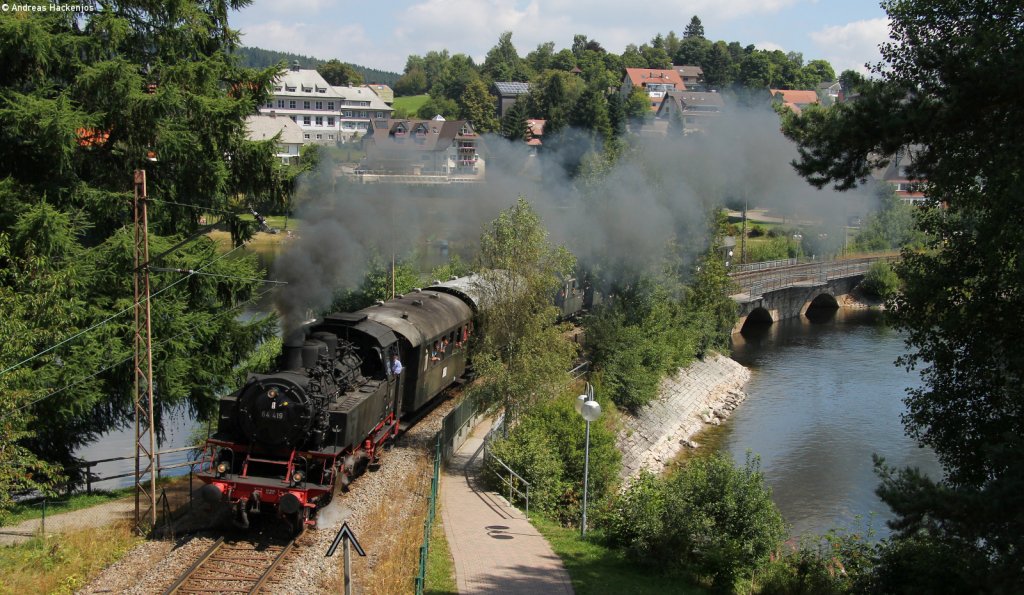 64 419 mit dem DPE 20387 (Seebrugg-Titisee) bei Schluchsee 11.8.12