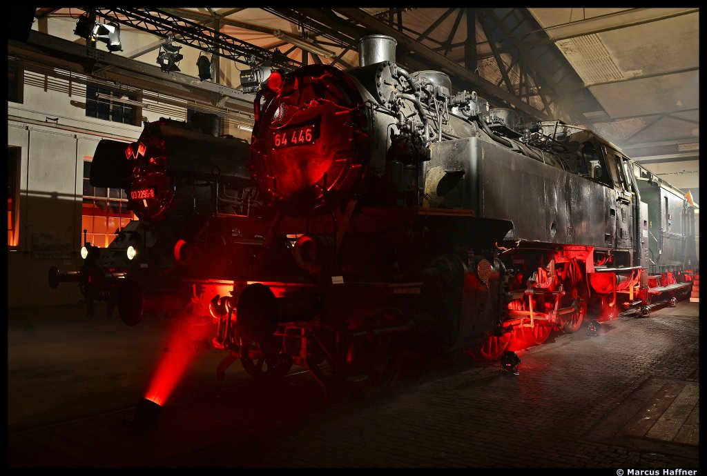 64 446 und 03 2295-8 im Bahnpark Augsburg am 31. Mrz 2012. An diesem Abend fand die ffentliche Veranstaltung  Nacht der Giganten  im Bahnpark statt. In der Lokhalle wurde mithilfe von Nebelmaschinen Rauch erzeugt und die Lokomotiven wurden von vielen Scheinwerfern angestrahlt...