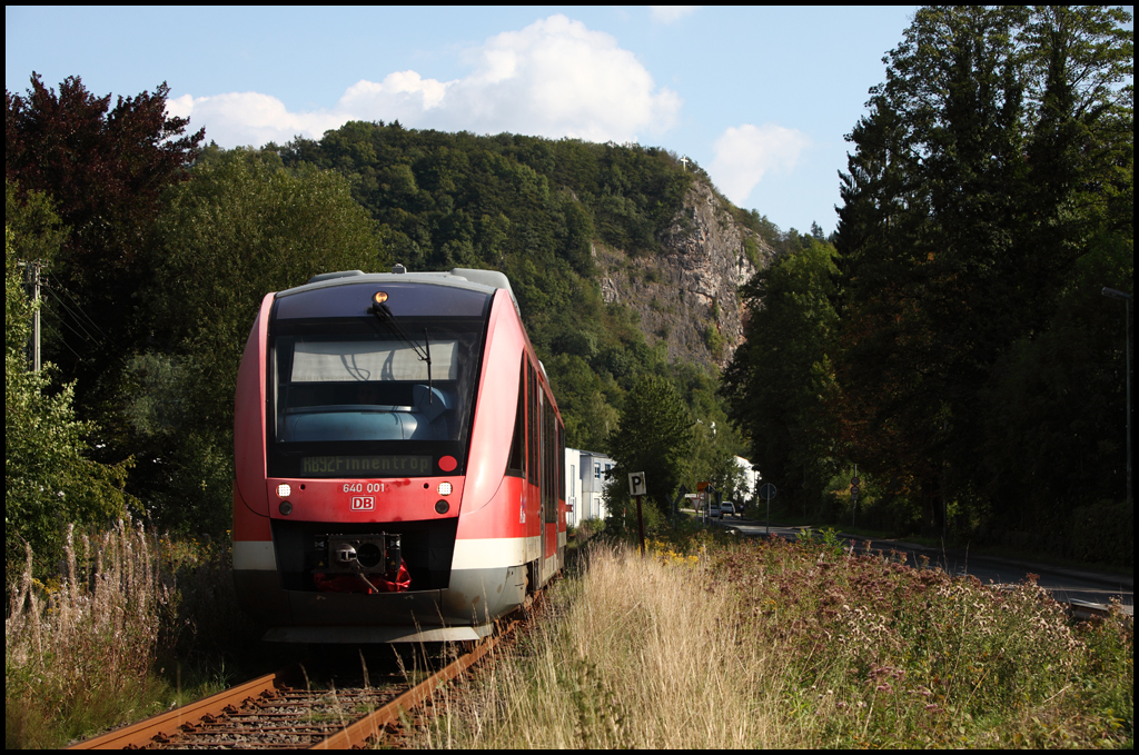 640 001 hat den Bedarfshalt Heggen verlassen und ist als RB92  Biggesee-Express  nach Finnentrop unterwegs. (04.09.2010)

