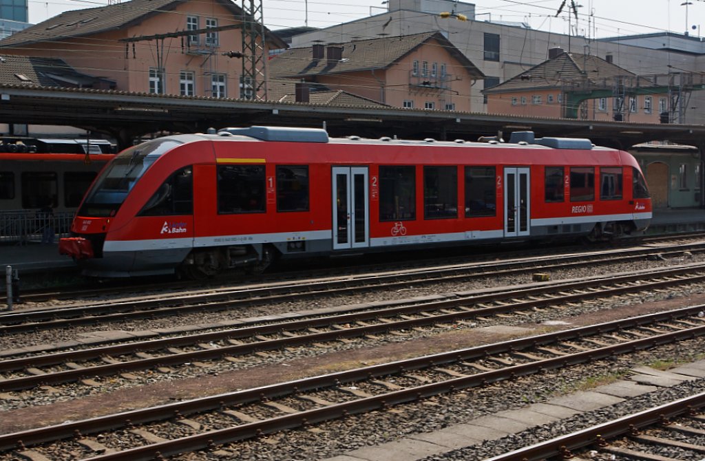 640 002 (LINT 27) der 3-Lnder-Bahn steht im Hbf Siegen am 24.04.2011 als RB 93 (Rothaarbahn) nach Bad Berleburg  bereit.