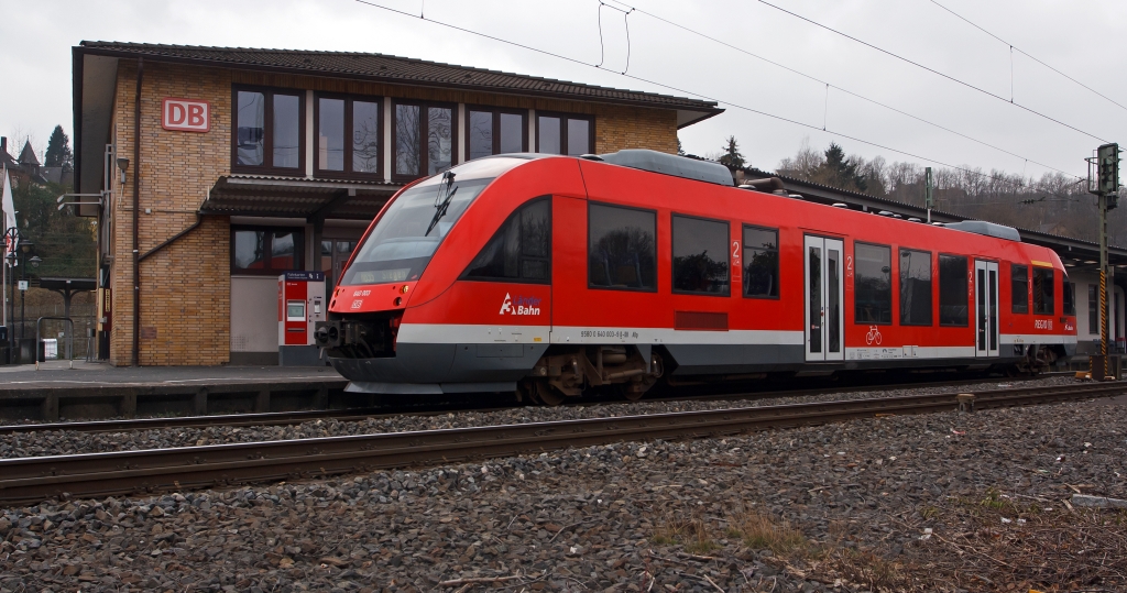 640 003 ein LINT 27 der DreiLnderBahn hat als RB 95 (Au – Betzdorf – Siegen) hier am 04.03.2012 beim Halt im Bahnhof Betzdorf/Sieg.