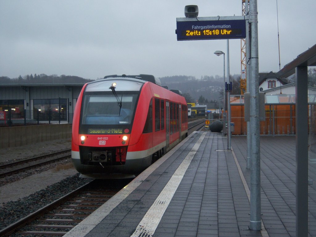 640 022 erreichte am 03.01.2012 den erst wenige Wochen zuvor erffneten Bahnhof Brilon(Stadt).