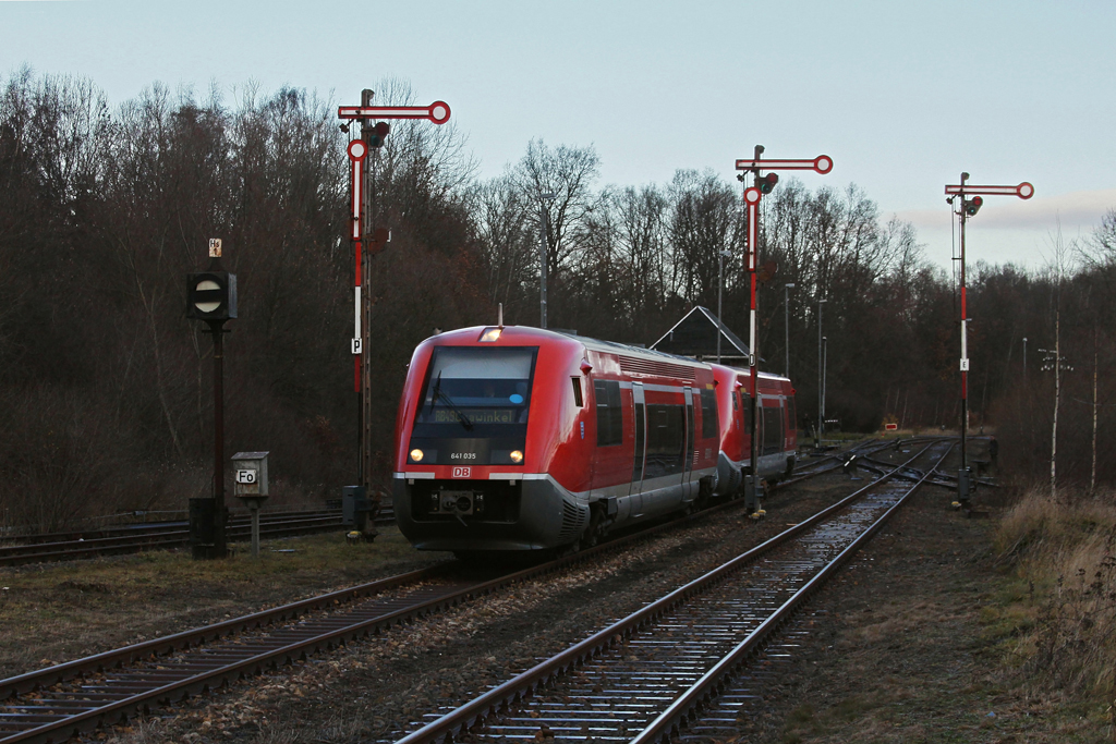 641 035 am 10.12.2011 bei der Einfahrt in Georgenthal.