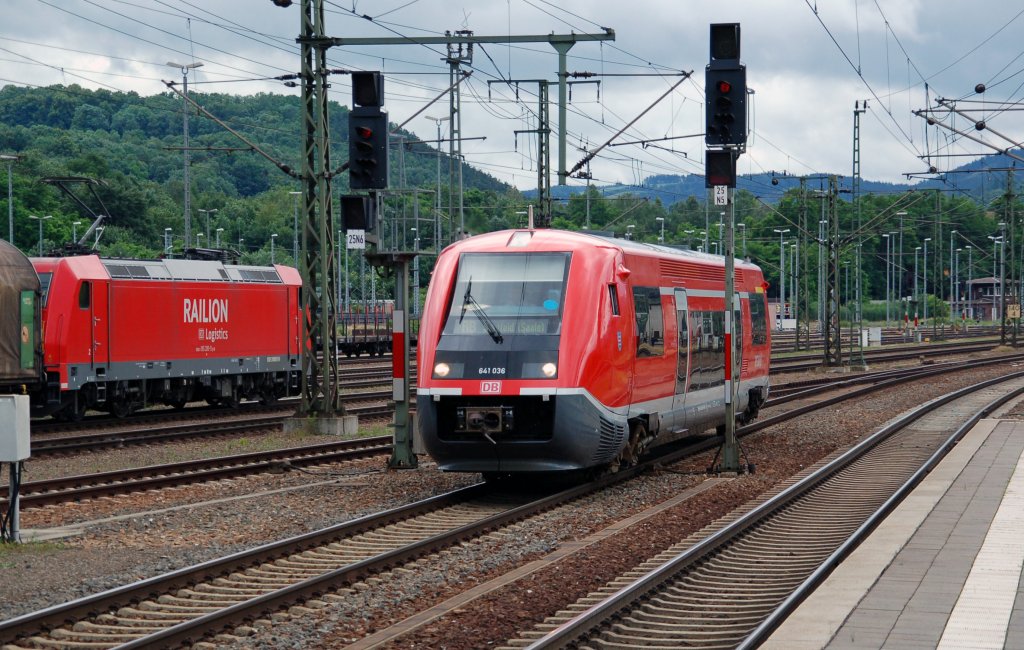 641 036 erreicht am 18.06.11 aus Blankenstein kommend Saalfeld(Saale).