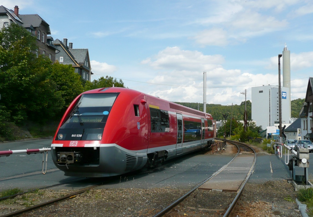 641 038 kommt am 18.8.11 als RB aus Saalfeld in Blankenstein an.

