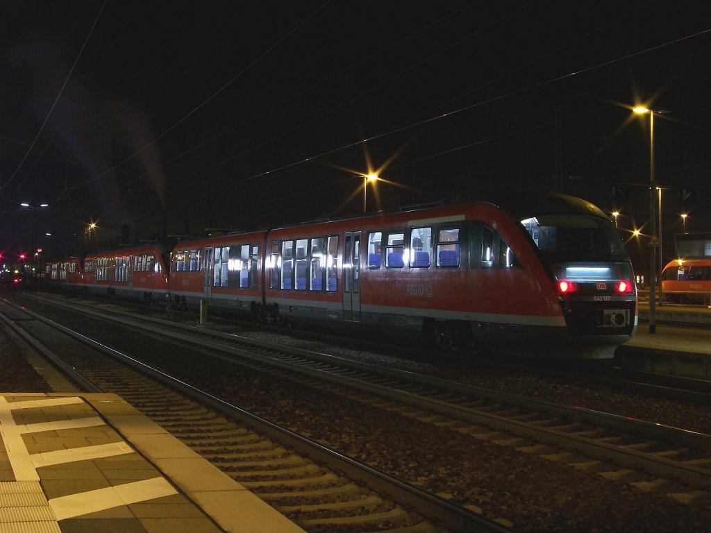 642 007, 642 180 und 642 092 stehen als RE 6 von Karlsruhe am 23.10.2011 in Kaiserslautern