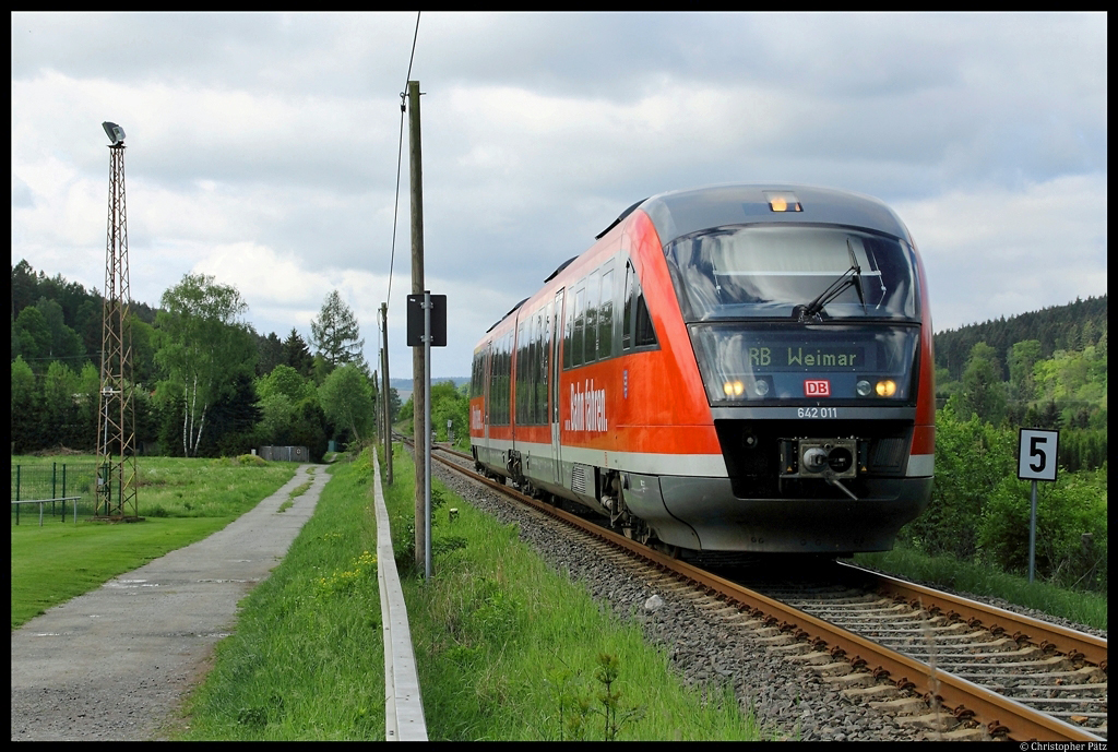 642 011 fhrt am 12.05.2012 bei Bad Berka Richtung Kranichfeld.
