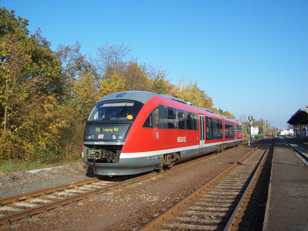 642 027 steht ganzen tag auf dem Abstell Gleis in Grimma Obererbahnhof 31.10.2009