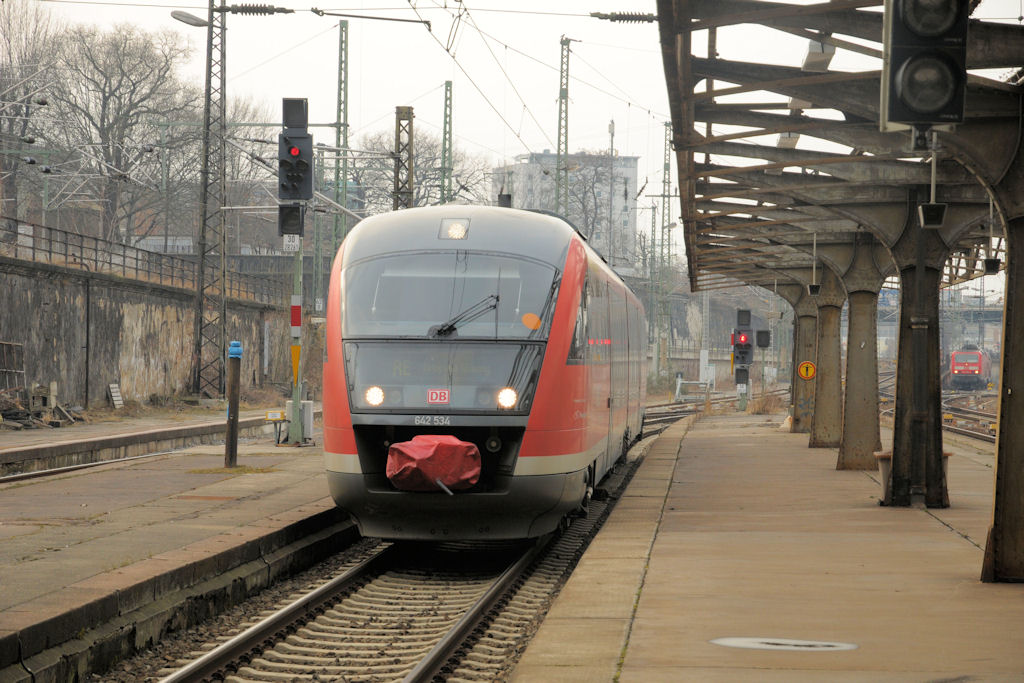 642 034 mir LEDs am 14.03.11 in Dresden Hbf