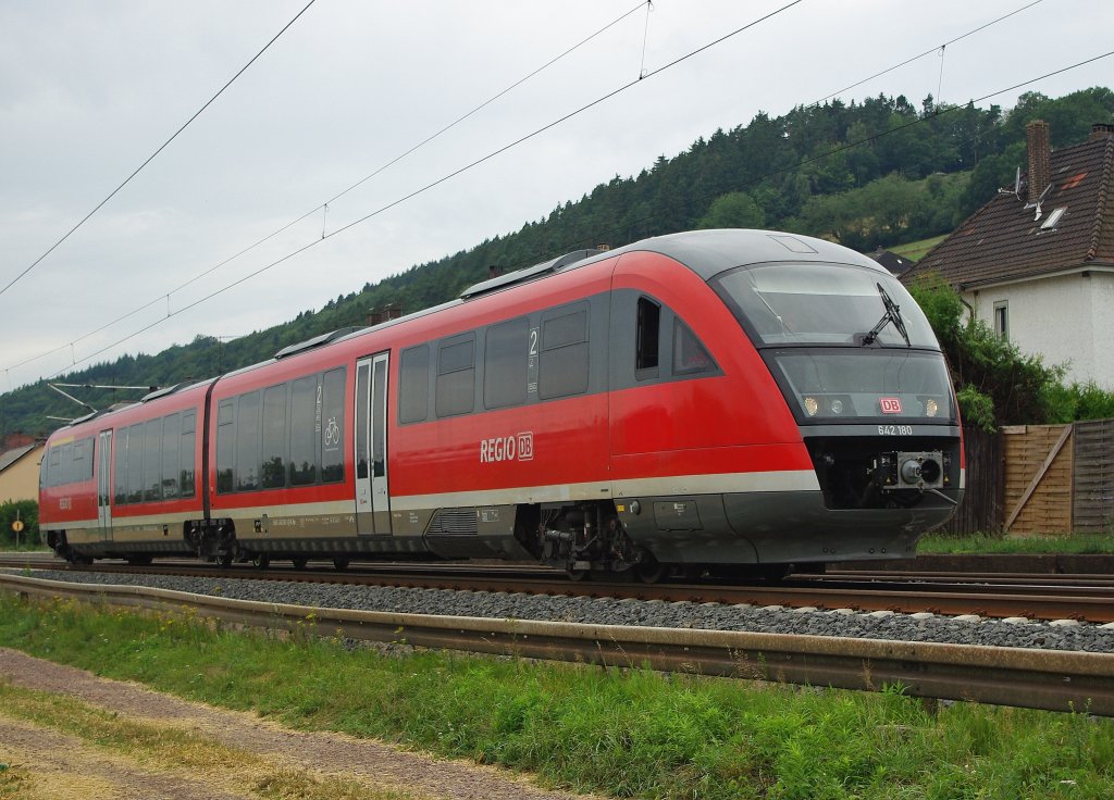 642 180 hatte sich am 23.07.2010 auch auf die KBS 610 verirrt und fuhr in Richtung Norden. Aufgenommen in Ludwigsau-Friedlos.