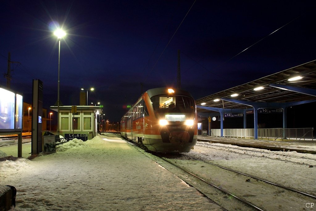 642 192 steht am 16.1.2010 als RE nach Magdeburg in Sangerhausen zur Abfahrt bereit.