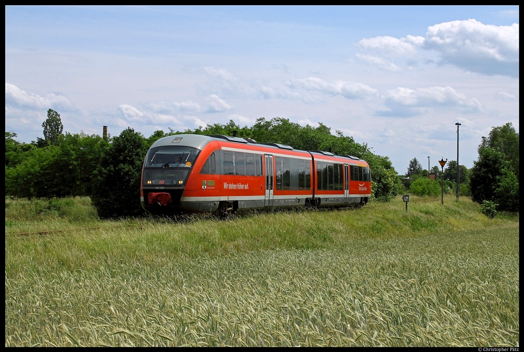 642 203 ist am 10.06.2012 als Sonderzug auf der Heidebahn Eilenburg - Lutherstadt Wittenberg unterwegs. Hier verlässt der Zug grade den Bahnhof Pretzsch.