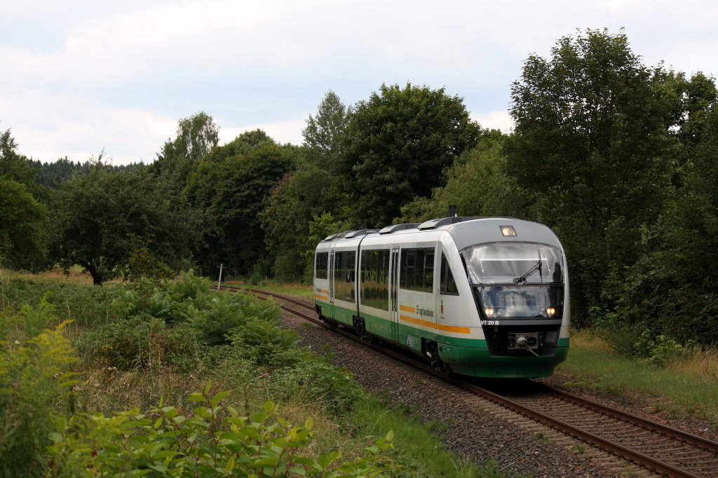 642 320 (VT20  Landkreis Regensburg ) als VBG20968 Marienbad - Zwickau in Jugelsburg (Adorf), 13.08.2012. Das Zugangebot auf der Strecke von Bad Brambach nach Eger wurde zum Fahrplanwechsel im Dezember 2012 auf vier Zugpaare halbiert, dem fielen auch die Direktverbindungen von und nach Marienbad zum Opfer.