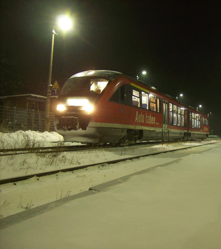 642 508 steht im Haltepunkt Grodalzig als RB nach Leipzig 03.01.2010